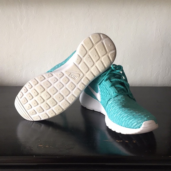 nike knit trainers